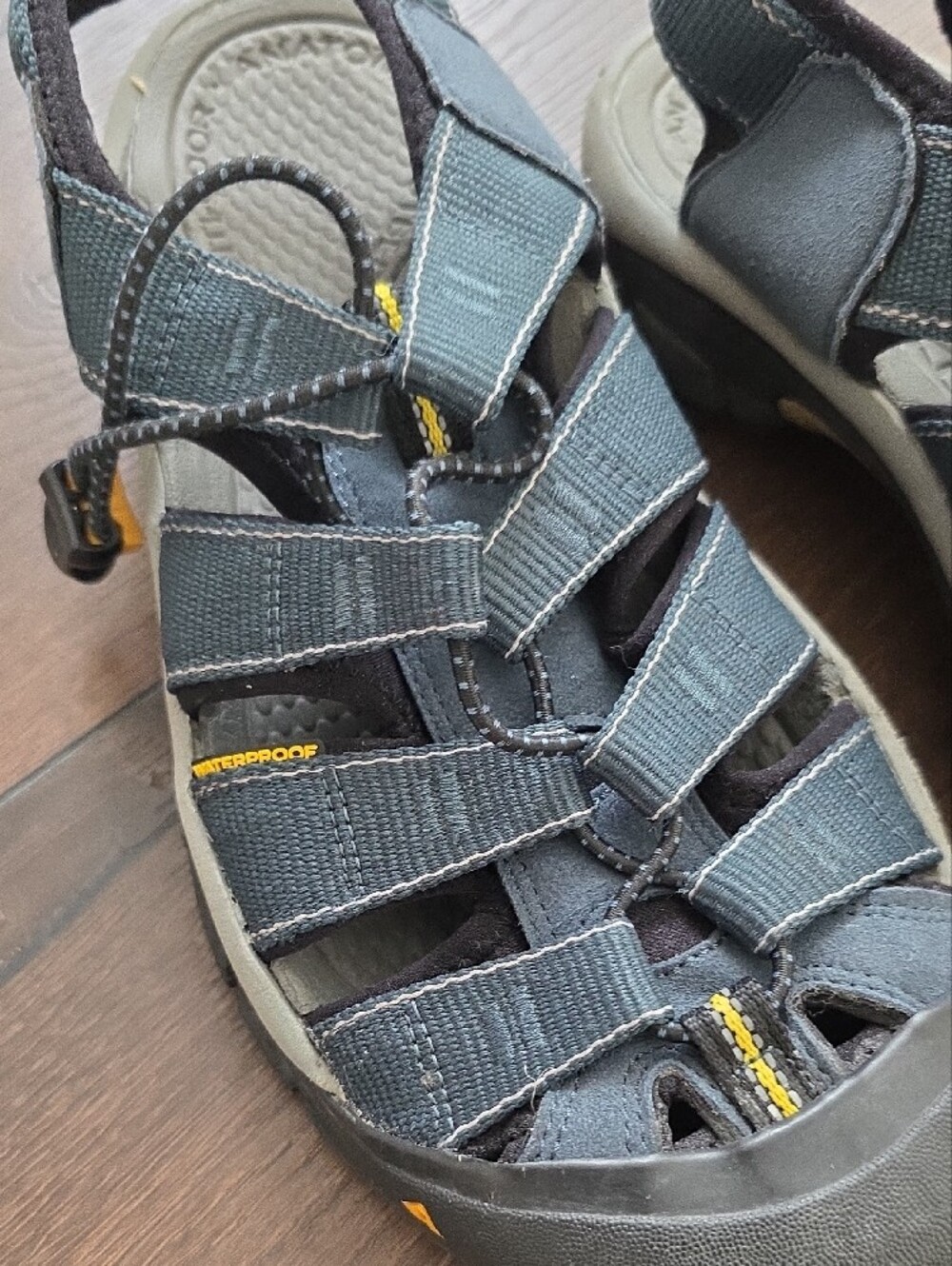 Keen men's closed-toe sport sandals in navy with yellow accents Size 9.5 - Picture 4 of 6